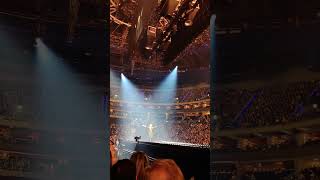 #ShakeItOut #Florence Welch #FlorenceTheMachine #TheEverybodyScreamTour2026 #shorts #concert #Prague