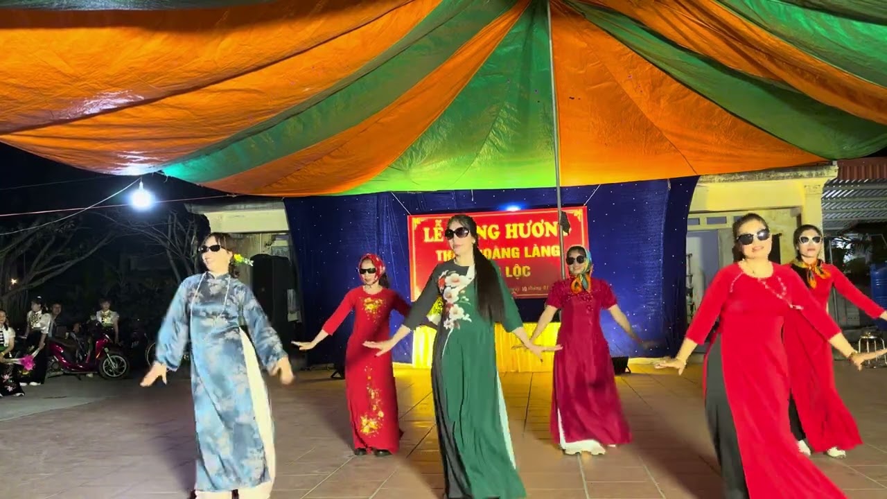 Gieo quẻ - nhóm đa sắc màu ( hội đình thôn quan lộc)