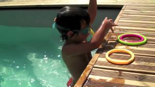 Bébés nageurs - Jeux en piscine: Utilisation d'anneaux lestés