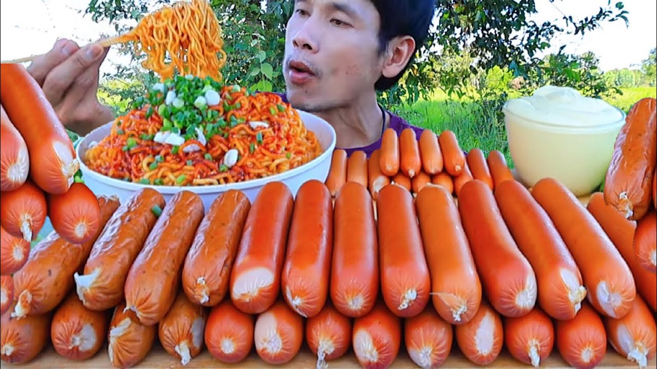 ไส้กรอกมาม่ารสไก่เผ็ดแกล้มผักสดแซ่บคักอีหลีครับพี่น้องMUKBANG EATING SHOW/โก้อีสานพาแดก