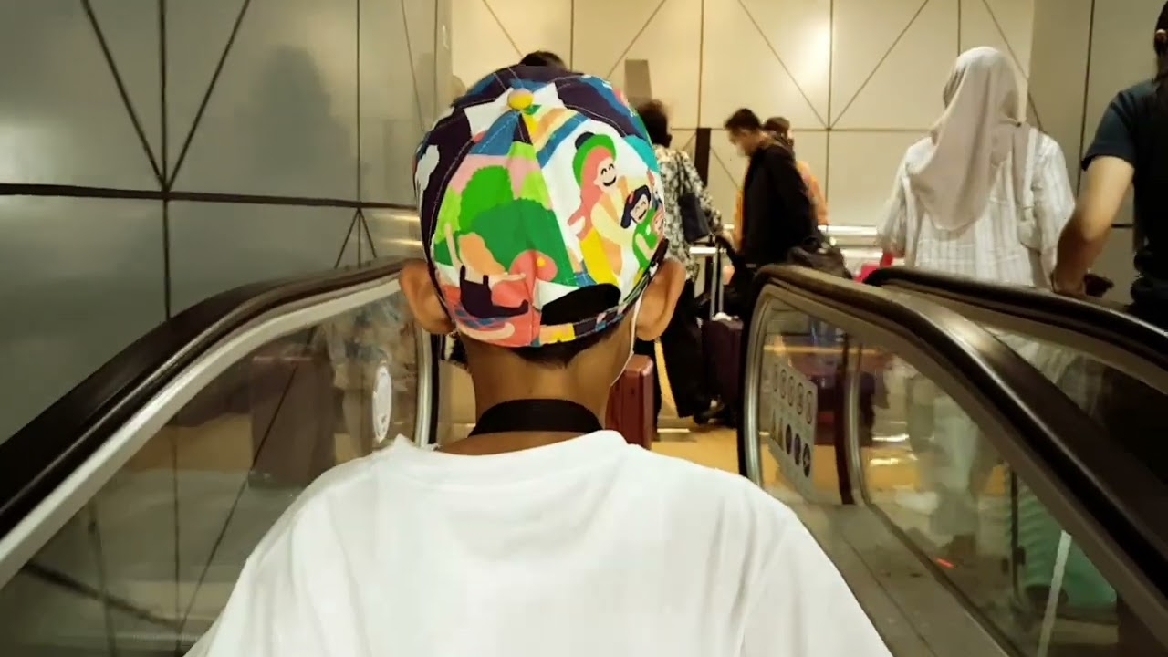 Naik kereta api dari Jakarta ke Bandung. Mar 23.