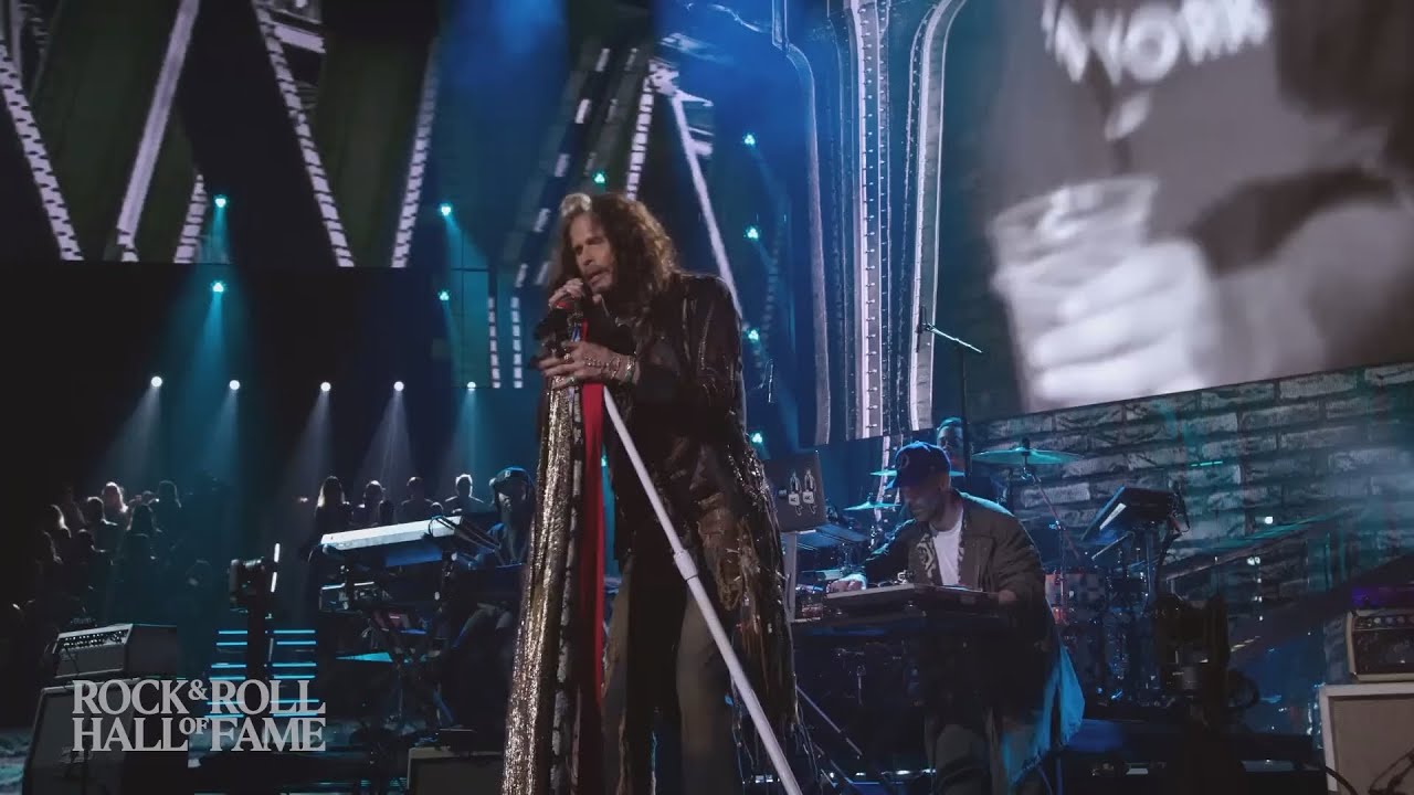 Eminem & Steven Tyler - Sing For The Moment @ Eminem performance special guests Eminem & Steven Tyler - Sing For The Moment @ Eminem performance special guests