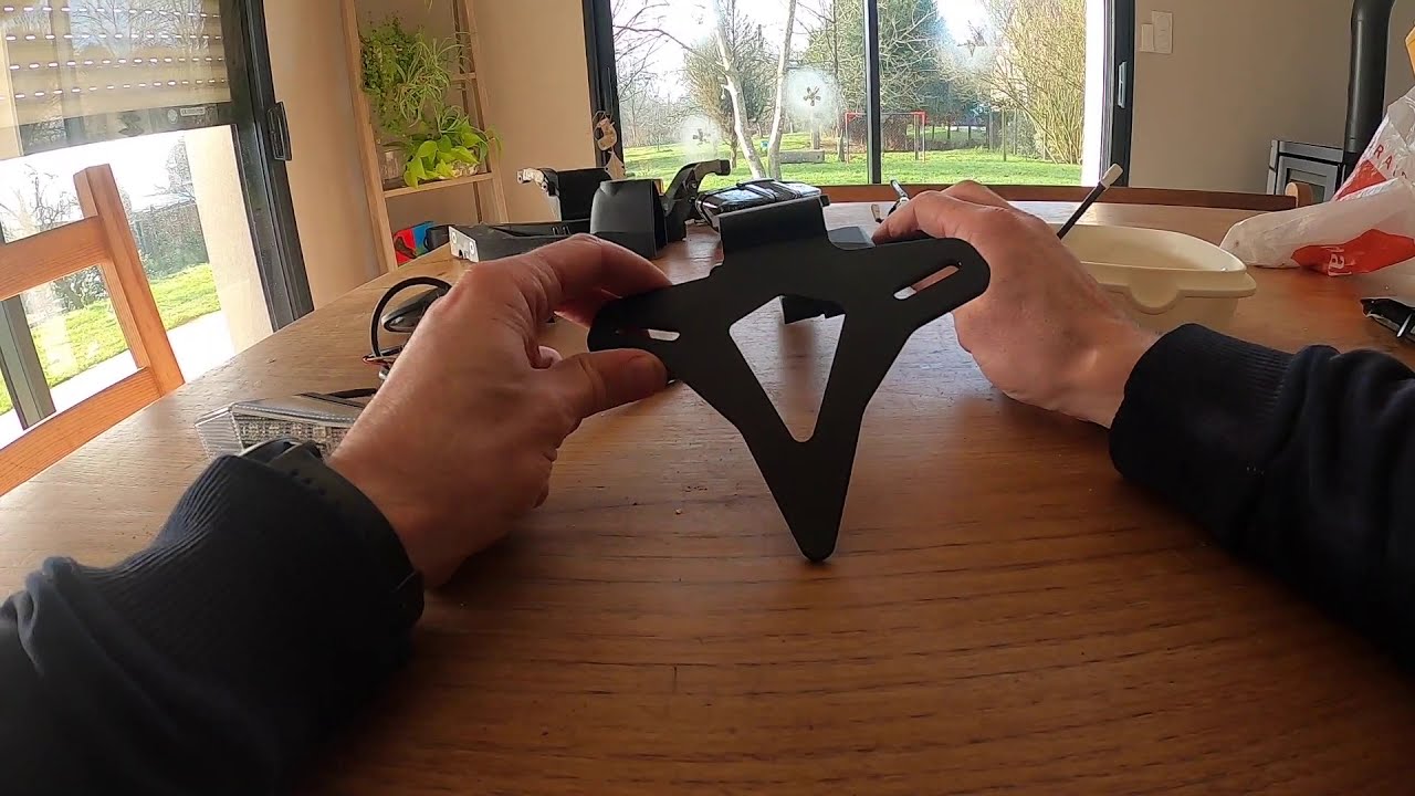 KTM 790 Duke - TUTO pose d'un support de plaque court Evotech Perfomance