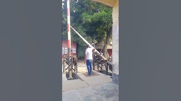Non Inter lock Railgate close With gateman #shortvideo