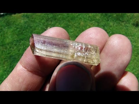 Vídeo: A escapolita é uma pedra rara?