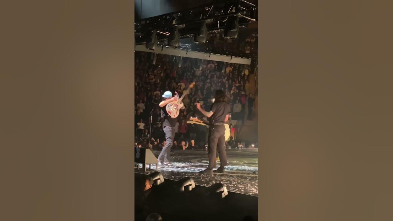 tom is absolutely unhinged at all times it's HILARIOUS @blink182 #tomdelonge #blink182