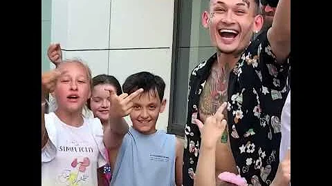 MORGENSHTERN ВСТРЕТИЛ ФАНАТОВ ВОЗЛЕ СВОЕГО ДОМА! 😱🔥 МОРГЕНШТЕРН В ШОКЕ ЧТО ВЫРОСТИЛ ТАКИХ ФАНАТОВ😘❤️