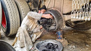 : Helping the Driver Broken brake shoe on the road | Loaded Truck Brake Unit Repair