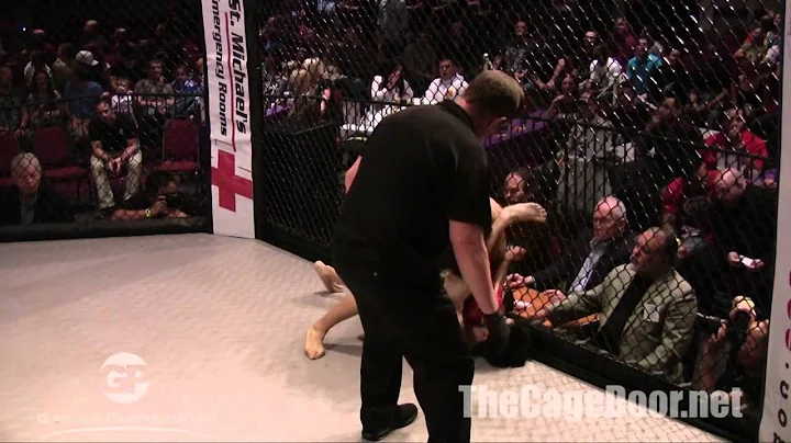 Cage Combat 8   Deherrera vs Del Angel