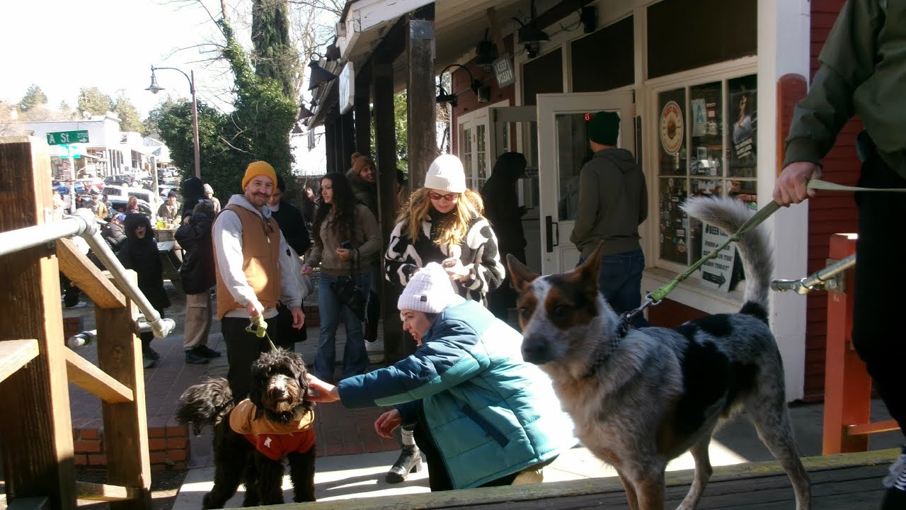 Julián hiking con la fam 