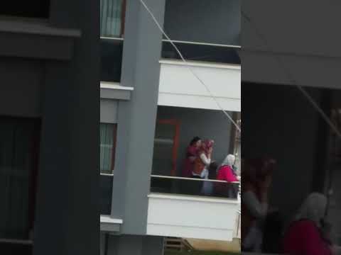 Elektrik kabloları çatapat gibi yandı