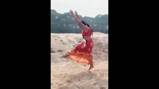 Teen Girl Performs Backflip In Saree Going Viral On Internet Mili Sarkar Stunts Hidden Talent