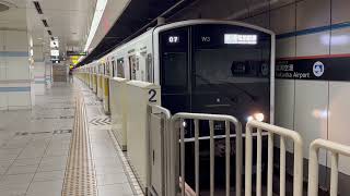 JR筑肥線直通普通列車(筑前前原行き、305系W3編成)・福岡空港駅を出発