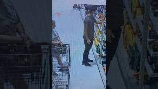 Dumb Shoplifter uses her purse ?