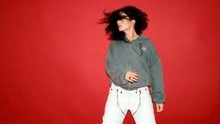 Watch Lorde Invisible Ink video