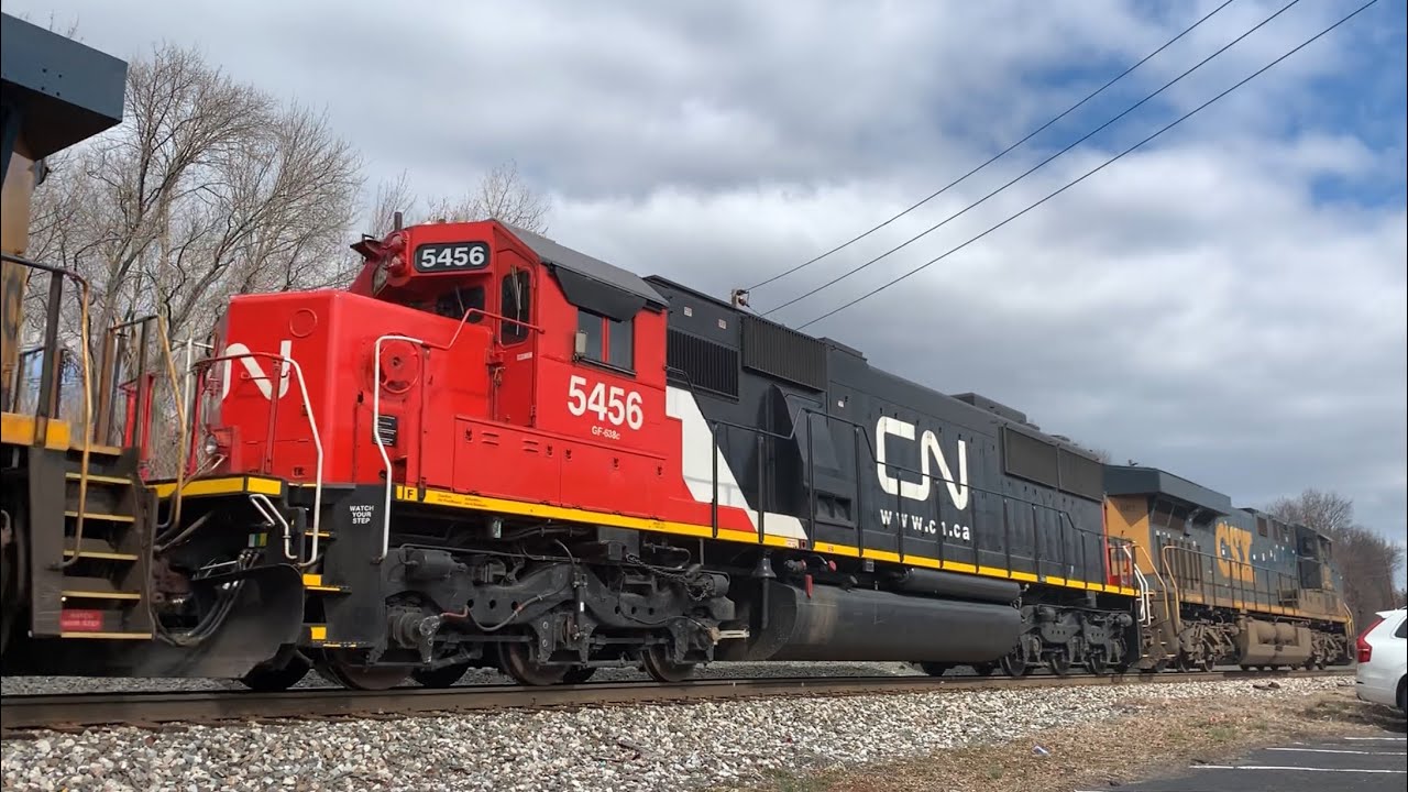 RARE: CSX Q190 @ Bergenfield, NJ, with a CN SD60 Trailing
