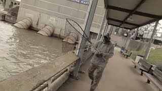 Stranger Helps Net Massive Fish At Dam That Broke My Rod!🎣(Must Watch) #kankakee #fishing #dam #fish