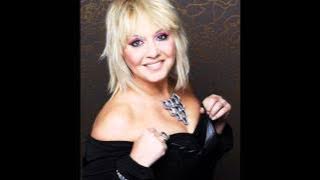 Zoltán Erika & Kiki - Nekem férfi kell! (dalszöveg)