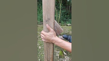 By using the stability of triangles, the diagonal brace remains upright.