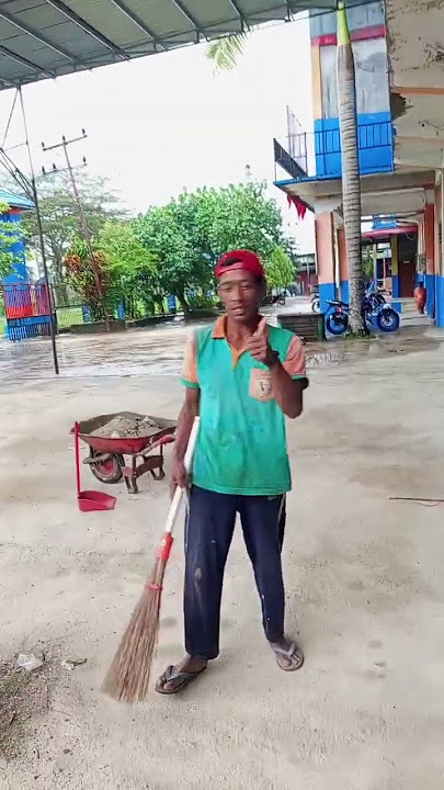 berprasangka lah yg baikbaik.bshkan pada orang yg buruk pada kita