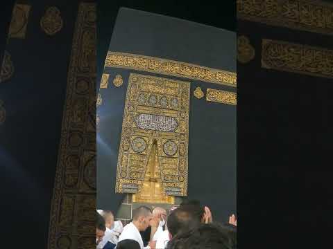 باب الكعبة ونظرة عن قرب 