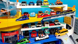 Car crashed while parked on the road. Park in the safe Tomica Parking Tower. Tomica car toys play