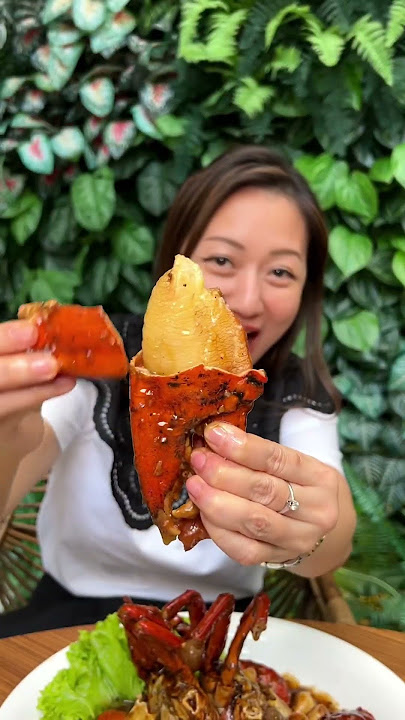 IT'S LIKE BEING IN THE SEAWORLD... all kinds of strange seafood are available at HAISEAFOOD
