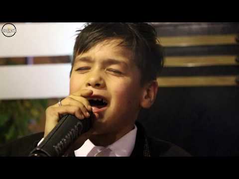 طفل بعمر 10 سنوات يغني اغنية اسمها شام روووووعة