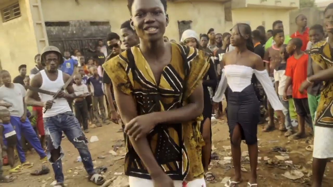 CRAZY FAMILY FEAT BOUL CHEE I VAS-Y ( CLIP OFFICIEL )