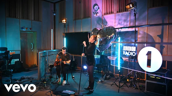 Mark Ronson - Nothing Breaks Like A Heart in the L...