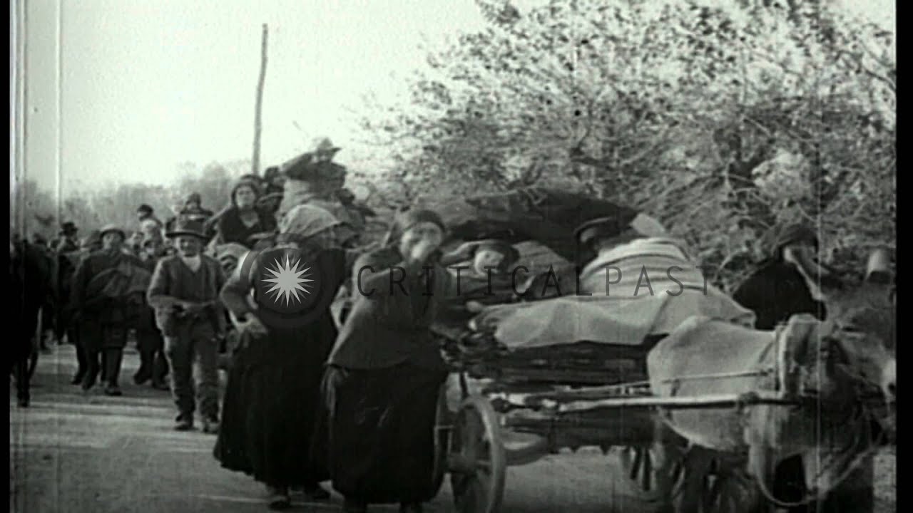 Large numbers of Italian prisoners of war see after the battle of ...