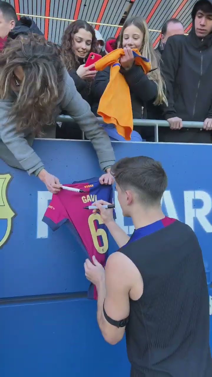 Open doors training session ? #shorts #fcbarcelona