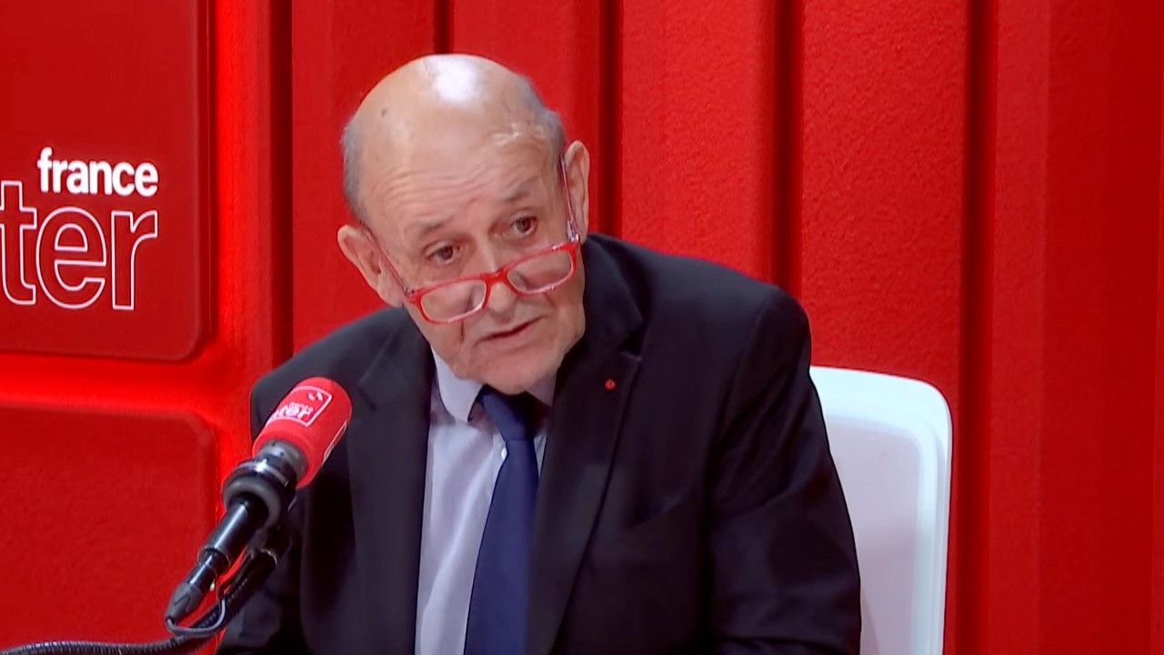 "C'est l'automne de tous les dangers", assure Jean-Yves Le Drian