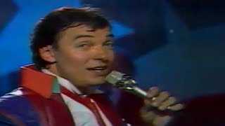 KAREL GOTT -  PODRÁŽKÁM DVOU ZNIČENÝCH BOT (live 1985) g