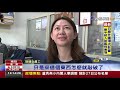 持榔頭不慎敲玻璃門裂成蜘蛛狀嚇壞人 持榔頭不慎敲玻璃門裂成蜘蛛狀嚇壞人