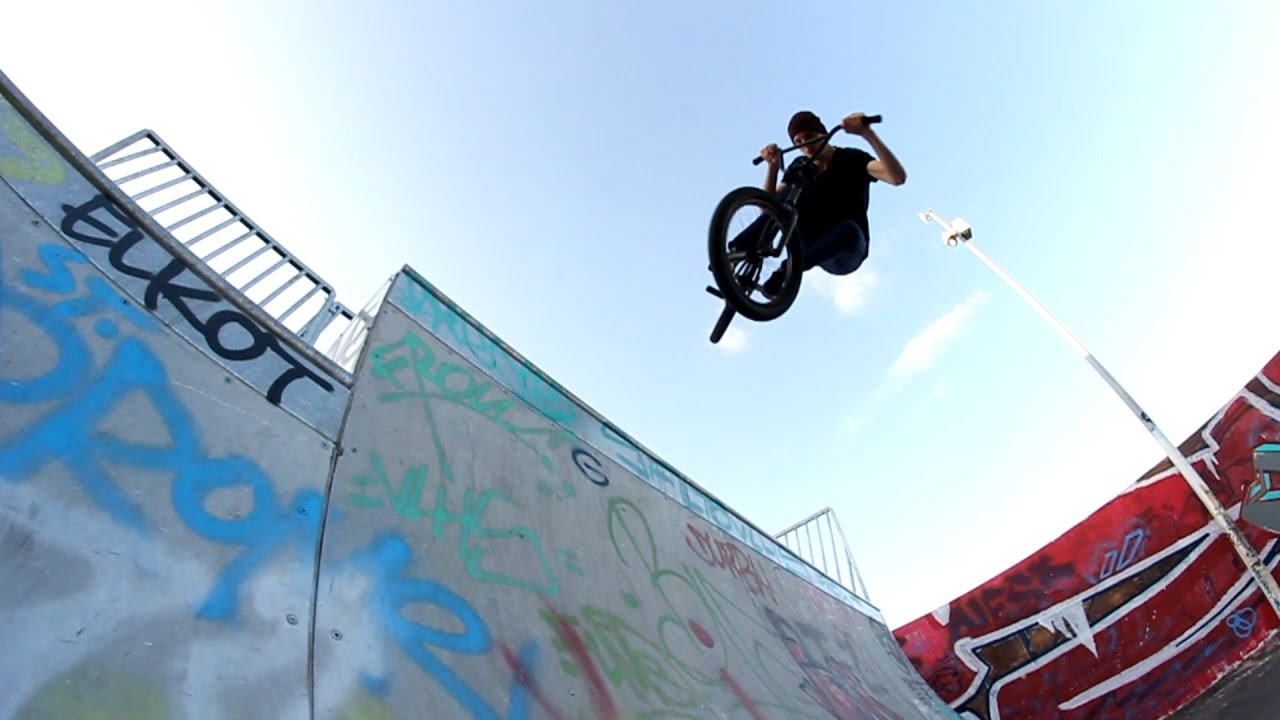 BMX | Poiss Barbier | Local Skatepark.