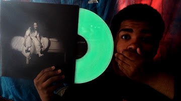 BILLIE EILISH EXCLUSIVE GLOW IN-THE-DARK VINYL UNBOXING!!