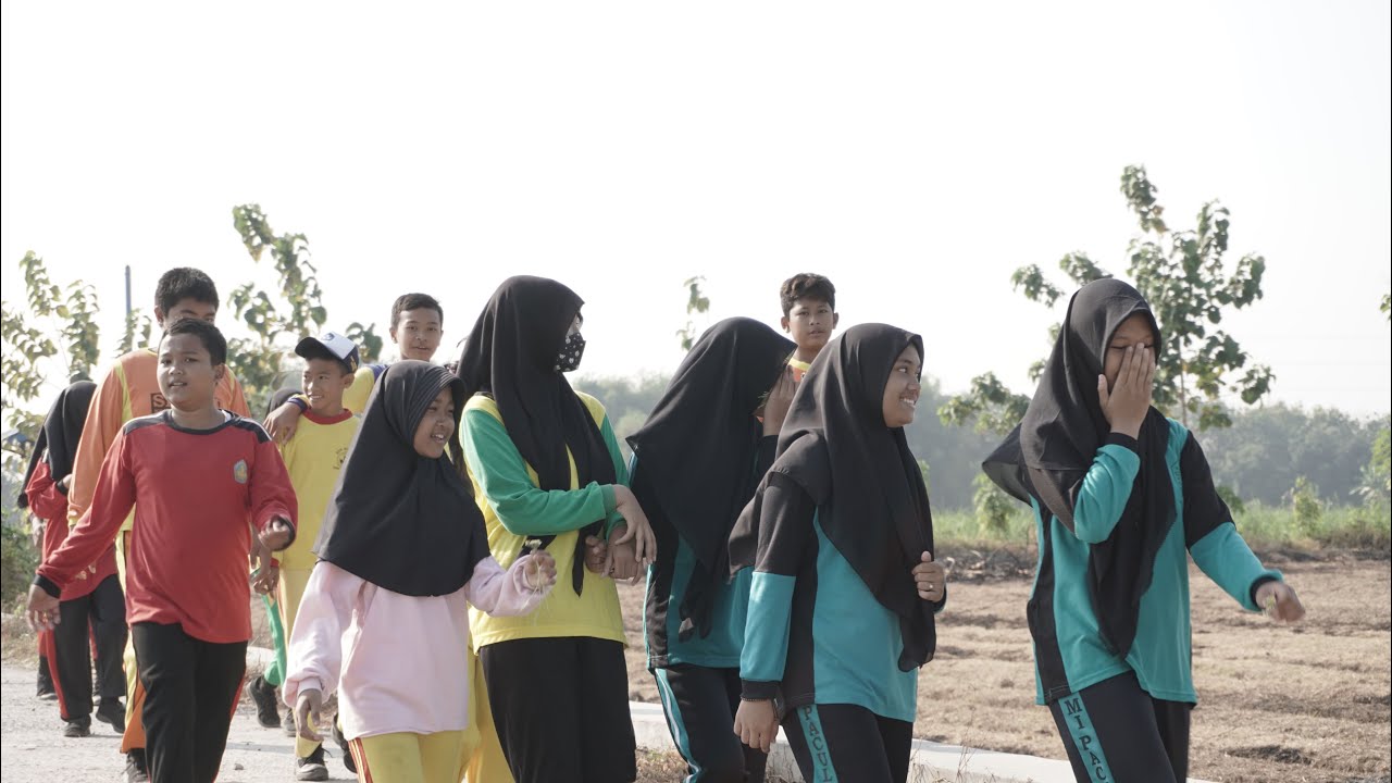 JALAN SEHAT DAN MAKAN SEHAT BERSAMA SMP Negeri 1 Diwek