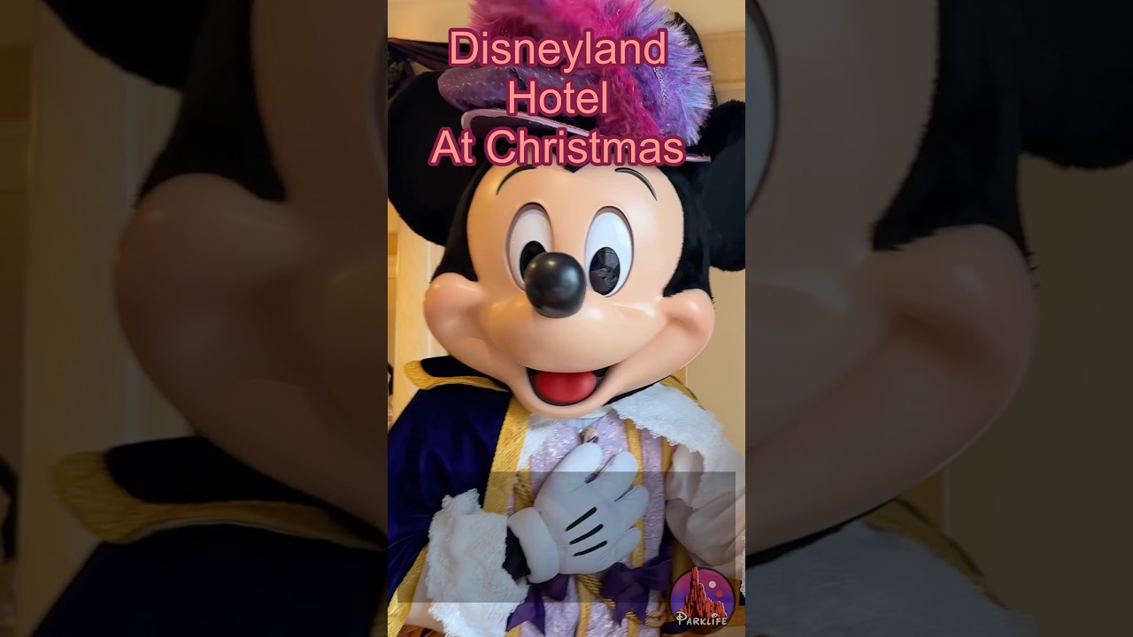Christmas at the Disneyland Hotel in Disneyland Paris! 