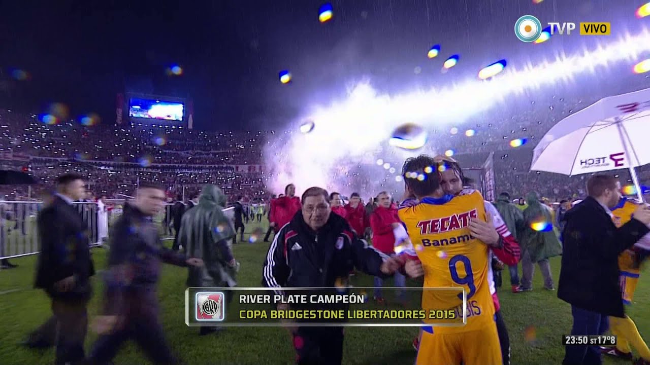 Festejos de River Campeón de la Copa Libertadores 2015 (Parte 1) - YouTube