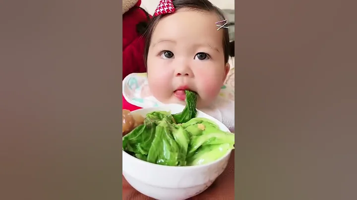 CUTE BABY EATING VEGETABLES
