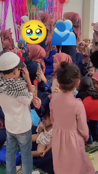 selesai pentas nyanyi 'kaulah ibuku' turunnya langsung kasih bunga ke ibunya masing2 🫰🥰 #terharu