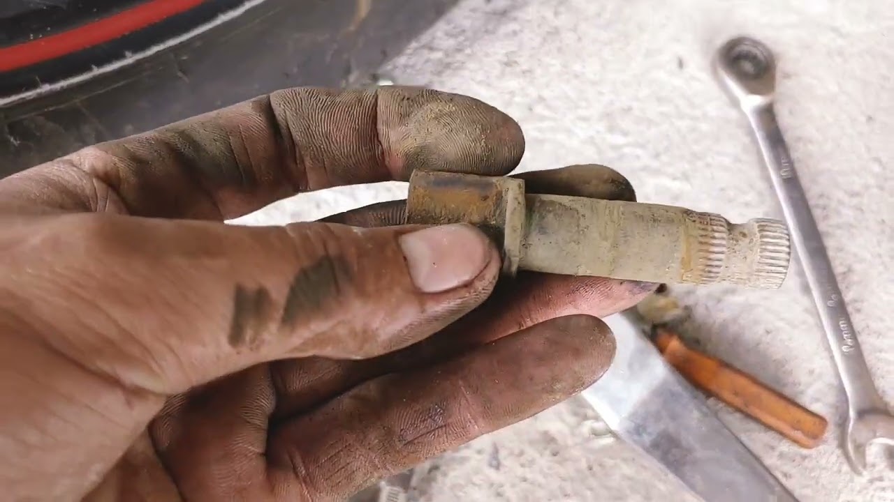 El  freno se traba y la Rueda se Bloquea(Causas y Solución)Paso a paso FORMA CASERA DE SOLUCIONAR