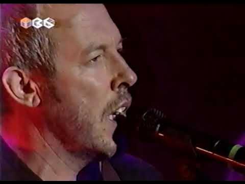 Бумбокс не ездят в метро. Машина времени звезды не ездят в метро. Бумбокс не ездят в метро. Знаменитости в метро. Бумбокс в метро.