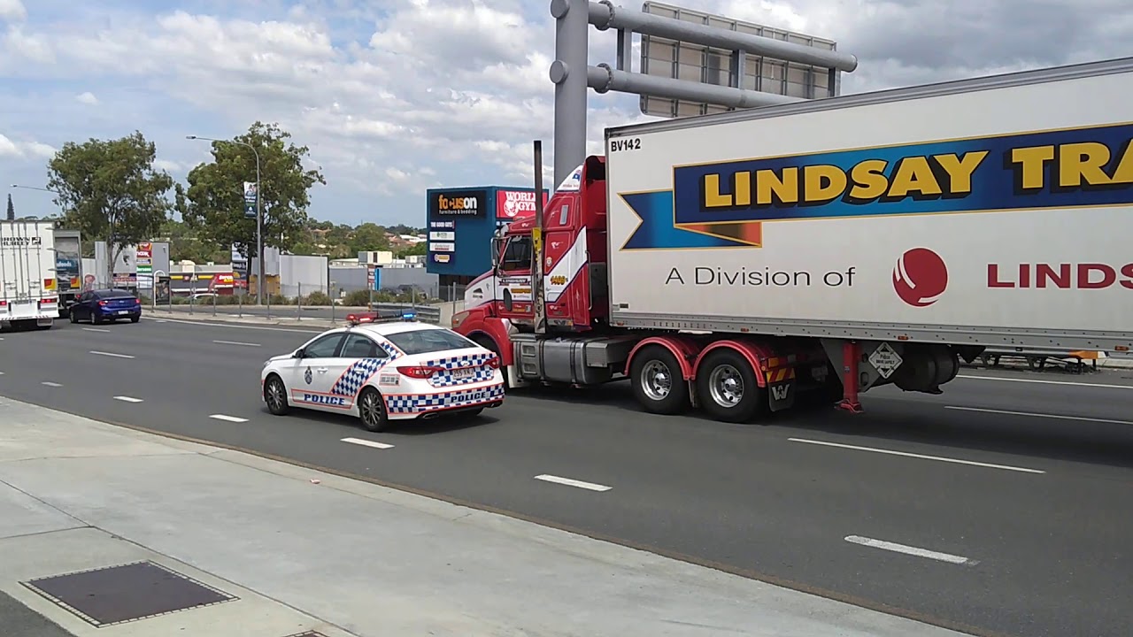Qld police car responding - YouTube