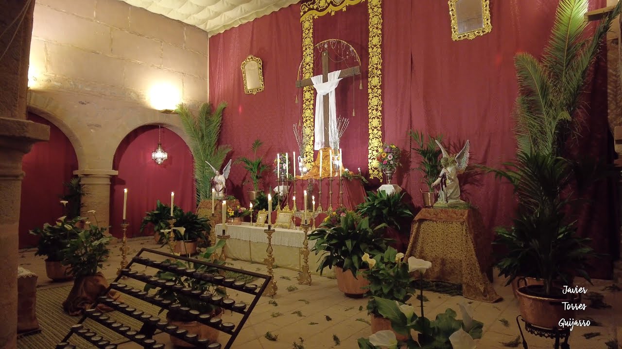 LA NOCHE DEL 2 AL 3 DE MAYO, LAS CRUCES DE MAYO EN VILLANUEVA DE LOS INFANTES, CIUDAD REAÑ, ESPAÑA