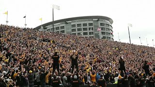 'The Wave' Becomes Sweet New Football Tradition