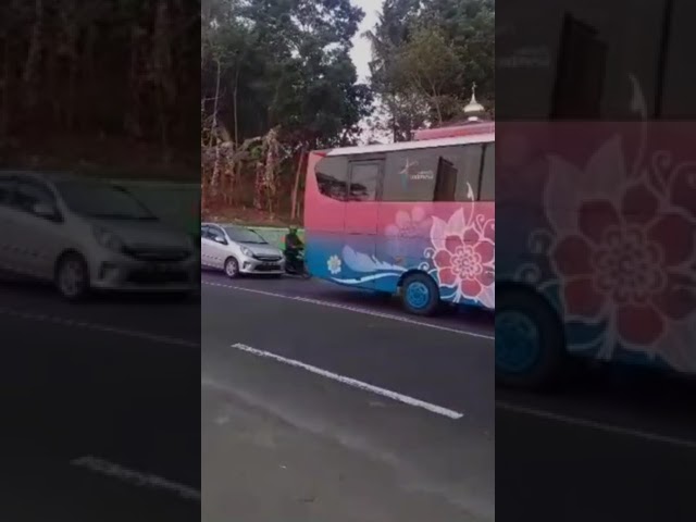 Bus telolet basuri v3 slowmo #busmania #busmalam #bus class=