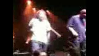 mulher de fases-charlie brown jr. e raimundos 09/04/10