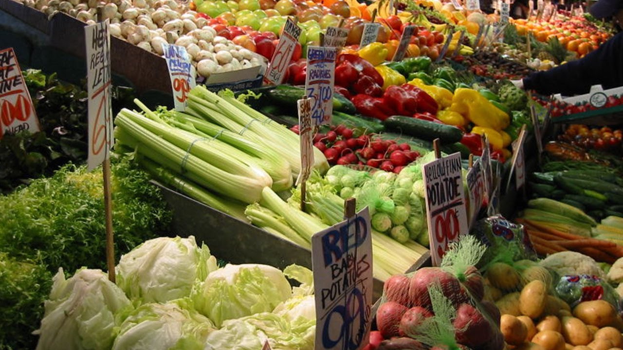 Play the Consolidating Grocery Space With United Natural Foods